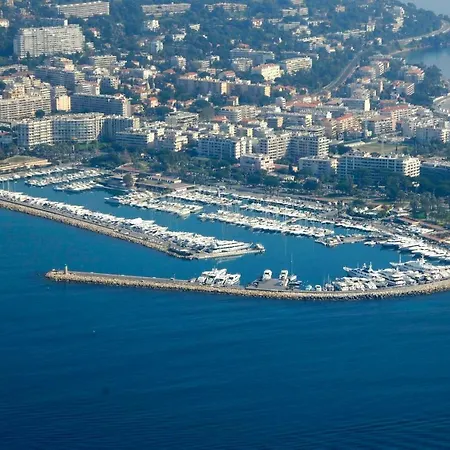 Blvd De La Croisette 82a, Cannes, La Reale *