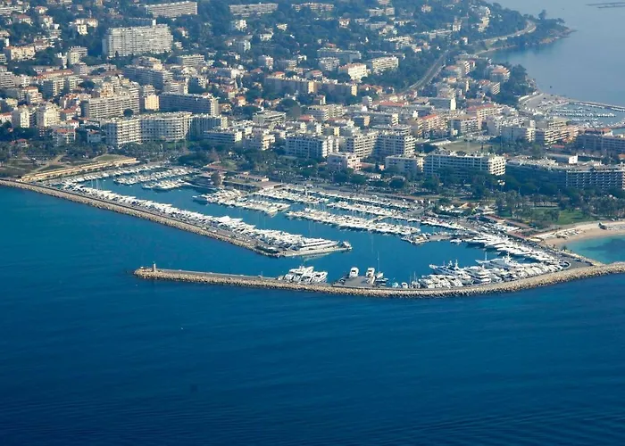 Blvd De La Croisette 82a, Cannes, La Reale *