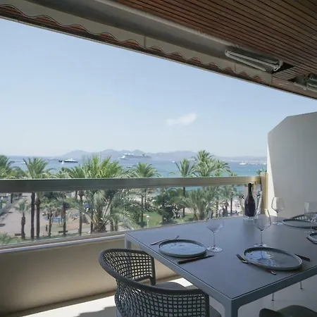 Blvd De La Croisette 82a, Cannes, La Reale *